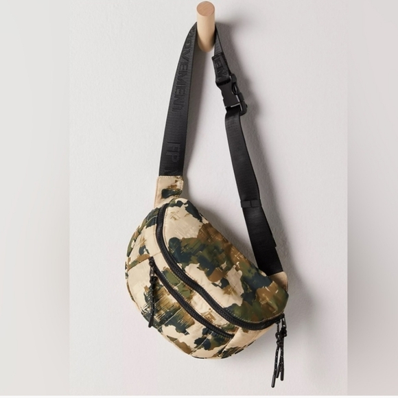 New Free People Movement Printed Quilted Sling Bag Fanny Pack Purse. - Picture 1 of 6